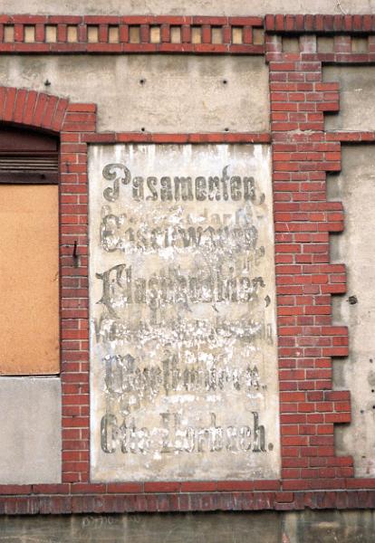 Quedlinburg, Gröpern, 8.7.1995.jpg - Posamenten, Eisenwaren, Flaschenbier, Wurstwaren, Otto Horbach